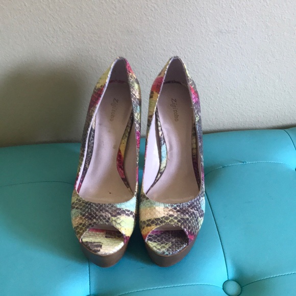 Woman’s rainbow snake skin heals size 9 never worn - Picture 1 of 3